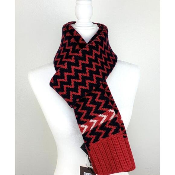 NWT Gucci Zigzag Wool Scarf In Red - Picture 2 of 11